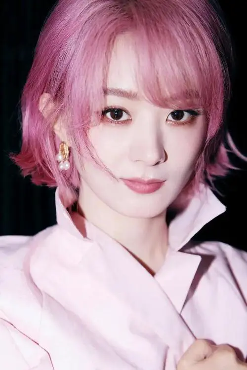 粉色短发怎么搭配