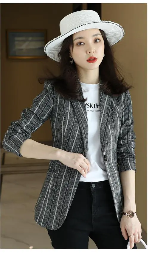 竖条纹小西装怎么搭配图片