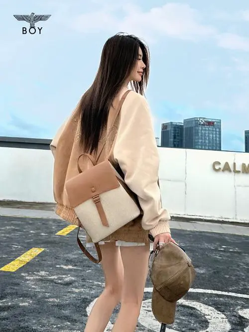 卡其棕的外套怎么搭配