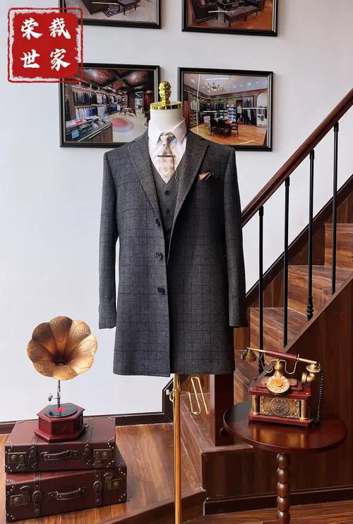 男生穿羊绒外套怎么搭配什么裤子