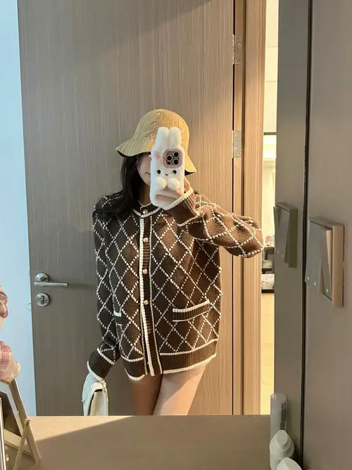 棕色毛衣搭配什么裤子