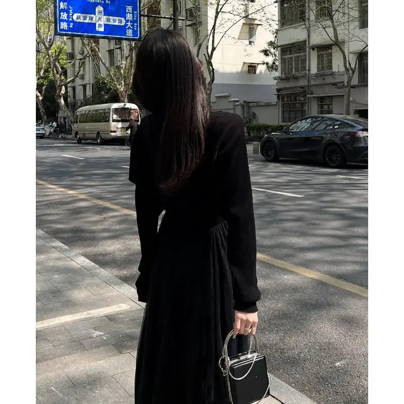 黑色头套披肩怎么搭配