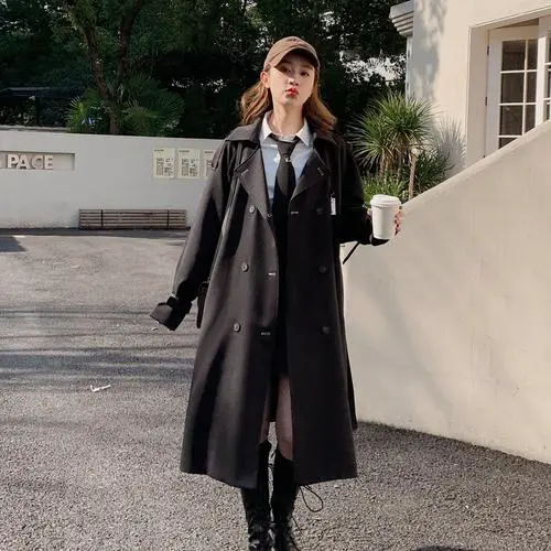 黑色收腰风衣怎么搭配