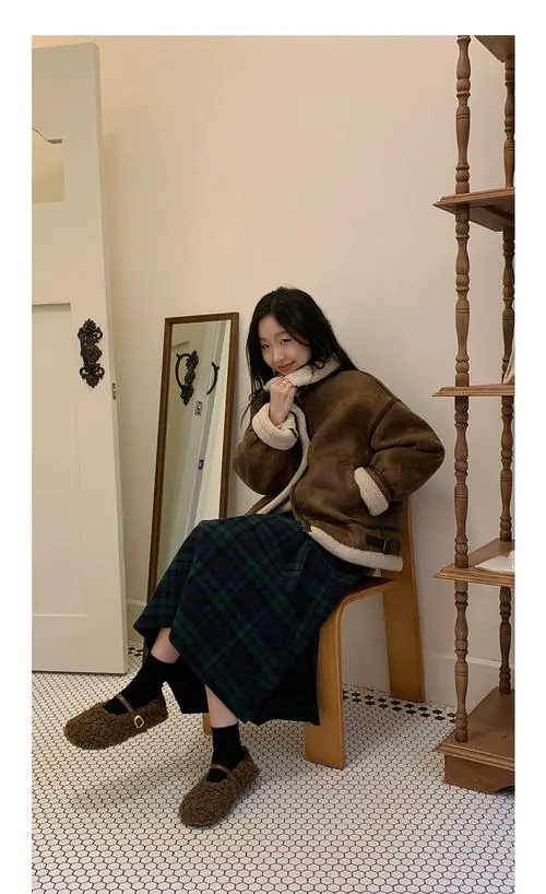 黑黄格子裙子怎么搭配什么围巾