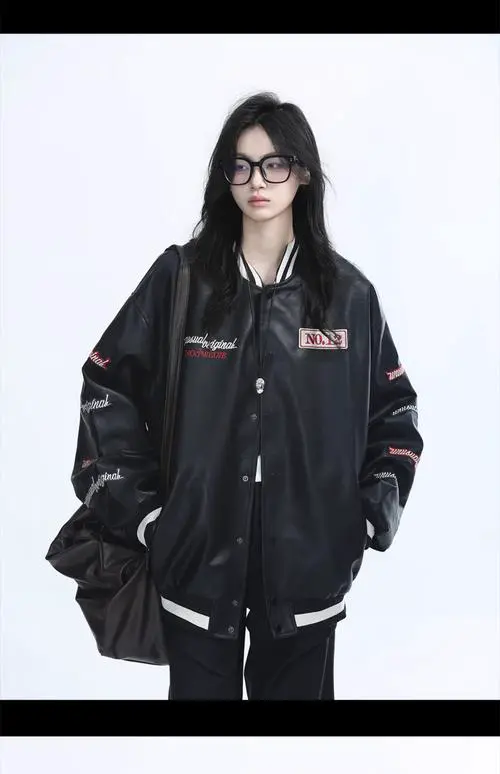 黑色棒球服配什么裤子