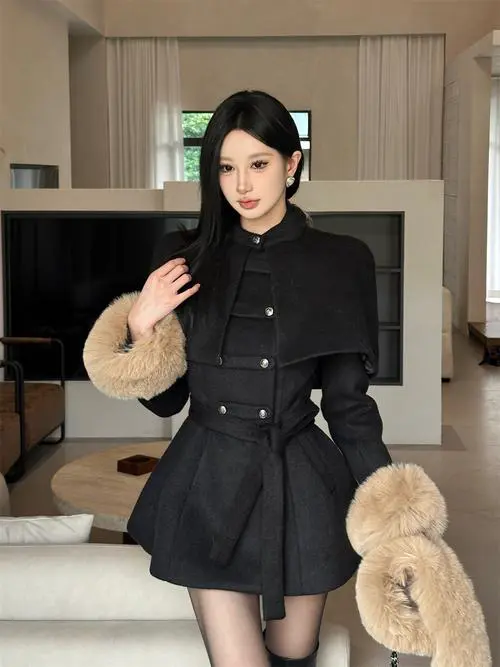 斗篷呢子大衣怎么搭配