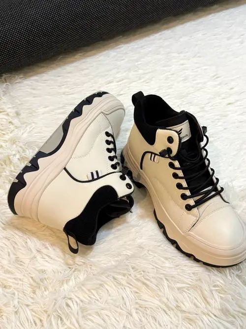 高帮鞋秋冬怎么搭配