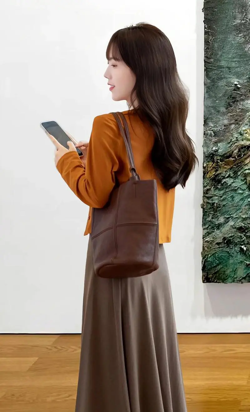 焦糖色的衣服怎么搭配衣服