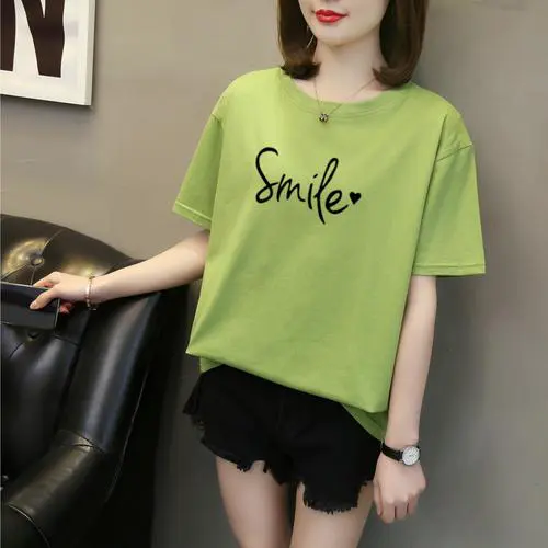 墨绿色t恤配什么裤子