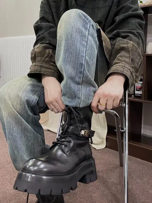 男靴子配什么裤子