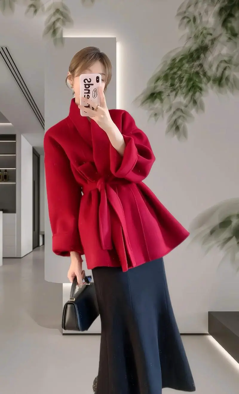 黑色红色a字连衣裙怎么搭配什么外套好看