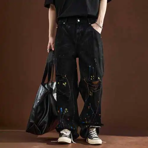 男生黑色破洞牛仔裤怎么搭配