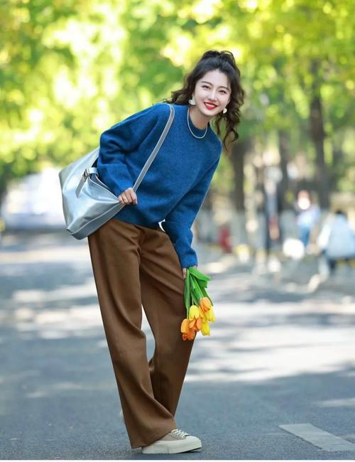 款腿裤怎么搭配上衣图片