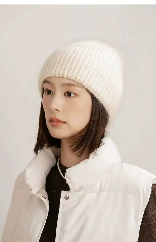 白帽子要怎么搭配衣服好看吗