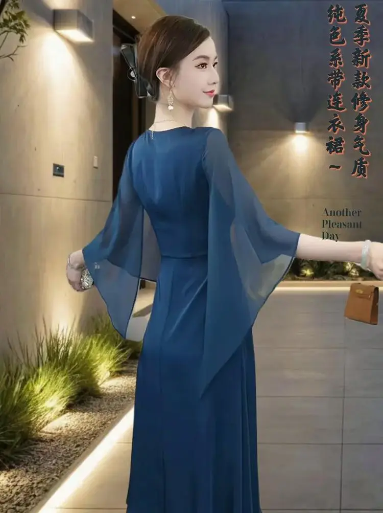 修身纯色裙怎么搭配