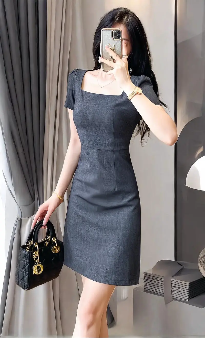 a字连衣裙裙怎么搭配上衣图片欣赏