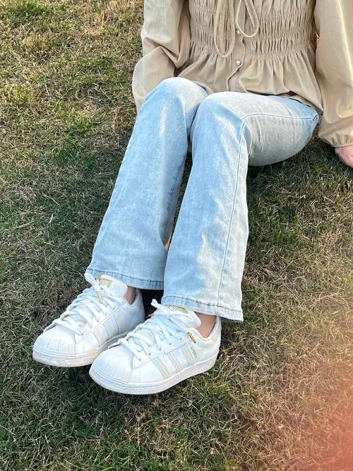 白色贝壳怎么搭配衣服