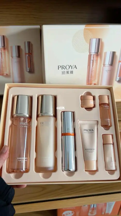 珀莱雅靓白bb霜最新款包装