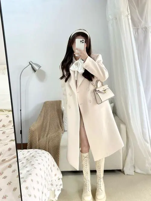 白色呢大衣 怎么搭配