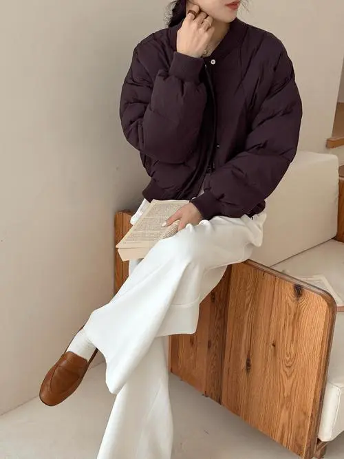 短棒球棉衣怎么搭配裤子