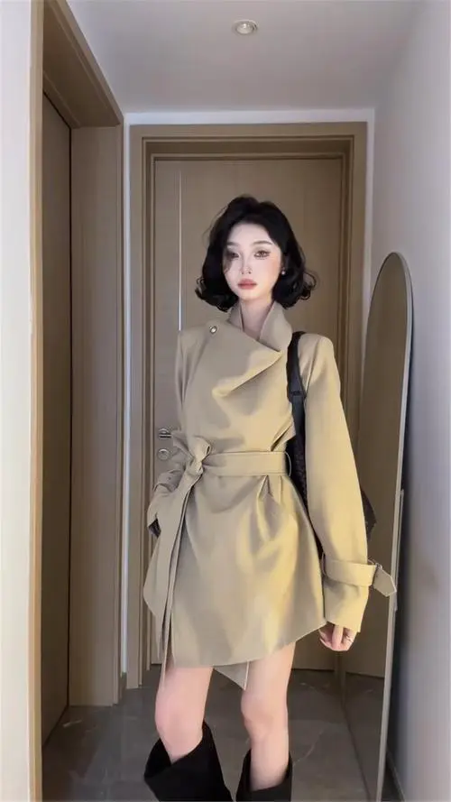 短款秋季上衣怎么搭配什么外套