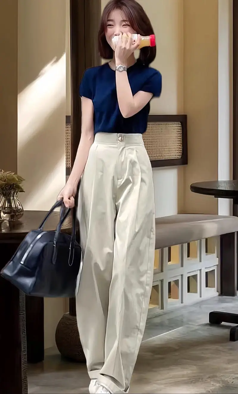 灰色衣服黑色裤子鞋子怎么搭配图片