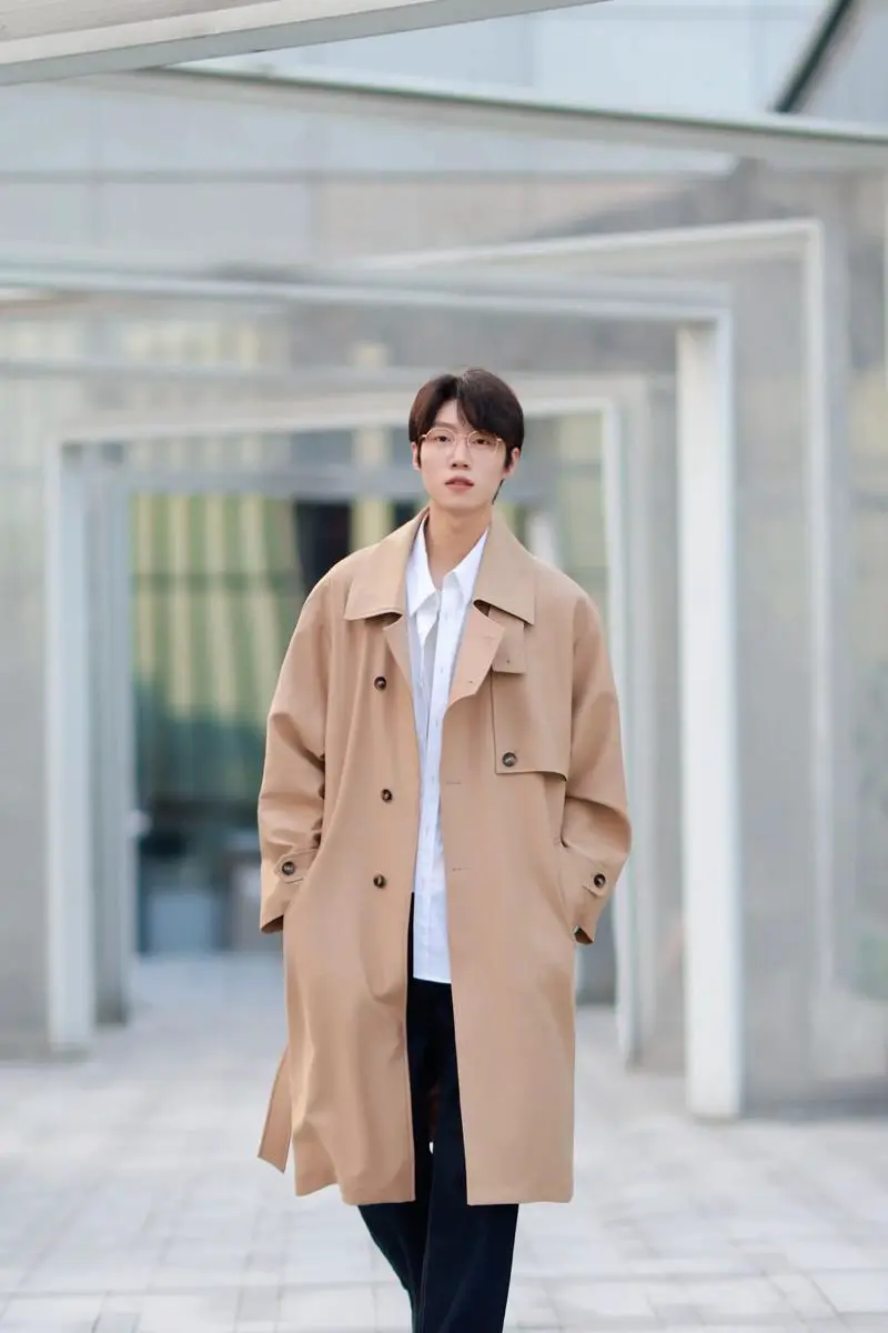 男生穿白外套里面穿什么衣服怎么搭配图片