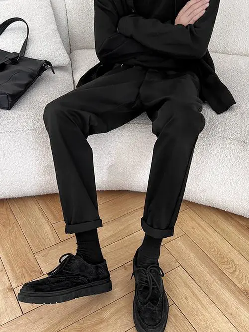 男士的黑色裤子怎么搭配鞋子