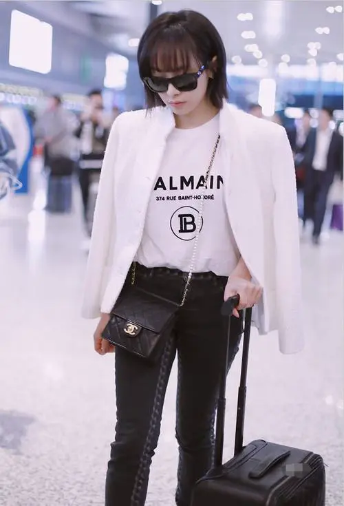 白夹克和短袖怎么搭配衣服好看