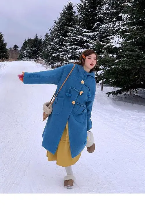 蓝色风衣长款外套怎么搭配