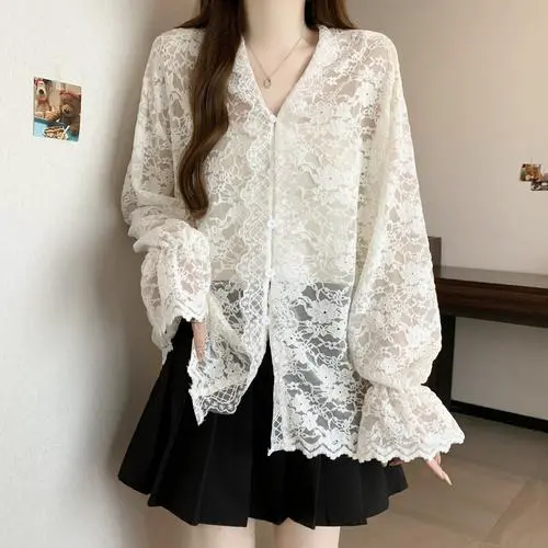 镂空蕾丝上衣怎么搭配