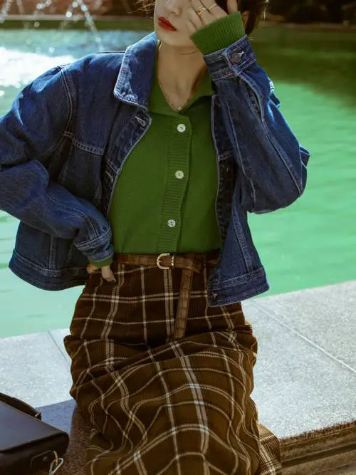 淡墨绿色外套怎么搭配好看吗