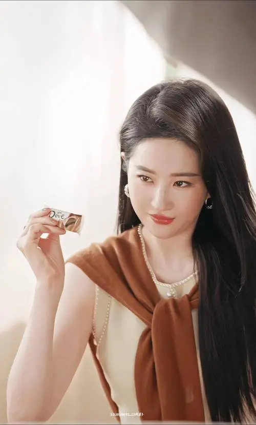 温碧泉刘亦菲最新广告