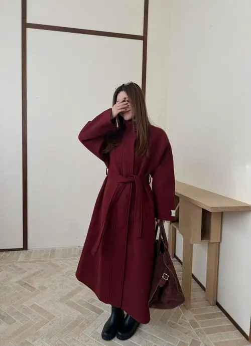 红色大衣羊毛大衣怎么搭配