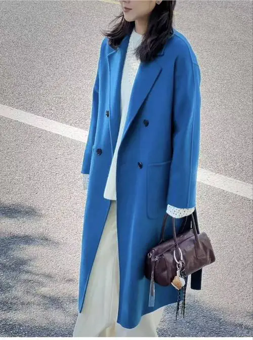 蓝色风衣长款外套怎么搭配什么裤子