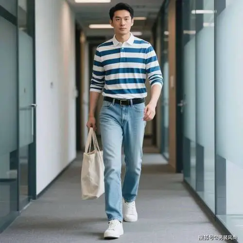 男条纹厚长外套怎么搭配什么裤子图片