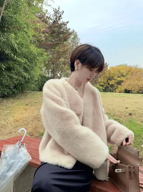 藏装短发怎么搭配图片大全