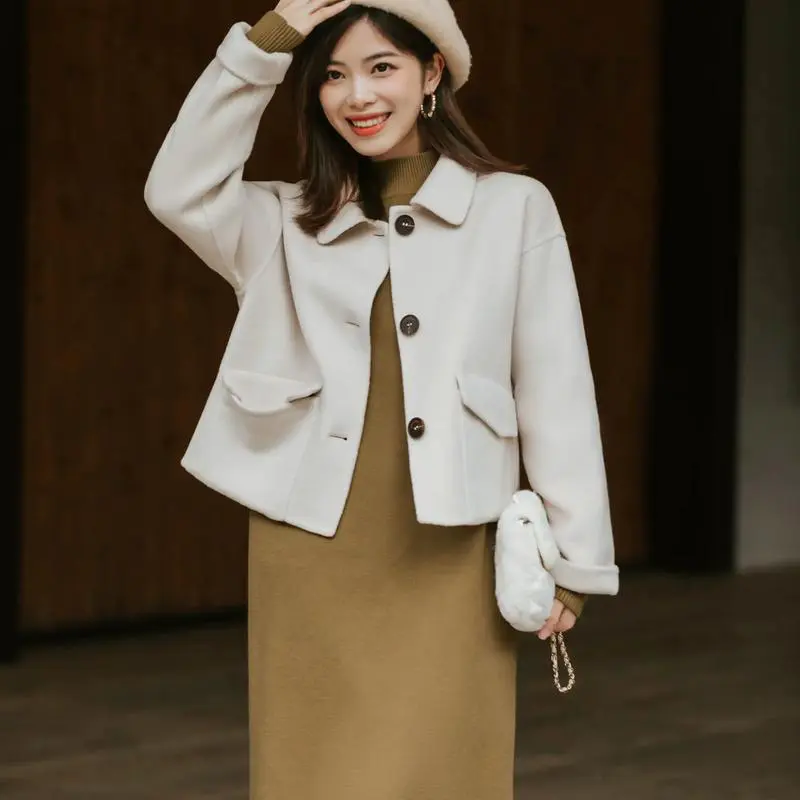 白色呢大衣 怎么搭配
