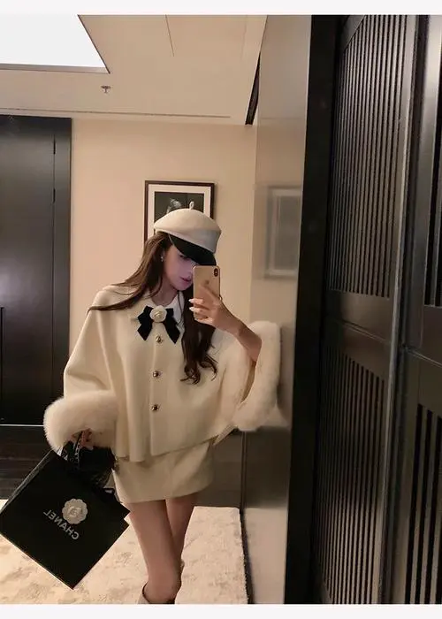 白色短款斗篷怎么搭配什么裤子好看图片大全