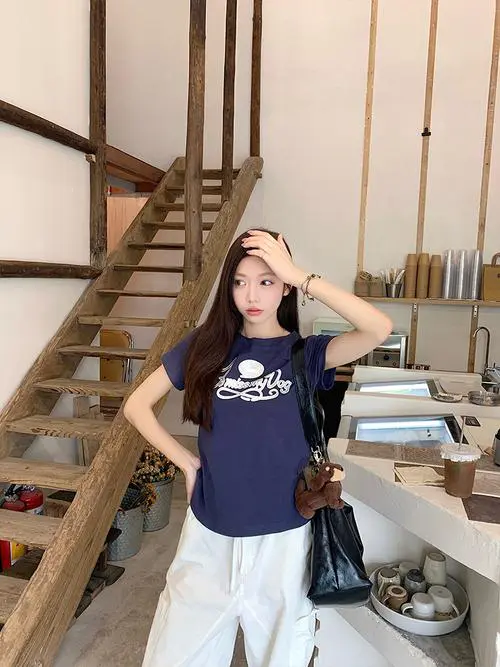 银色短袖怎么搭配衣服好看