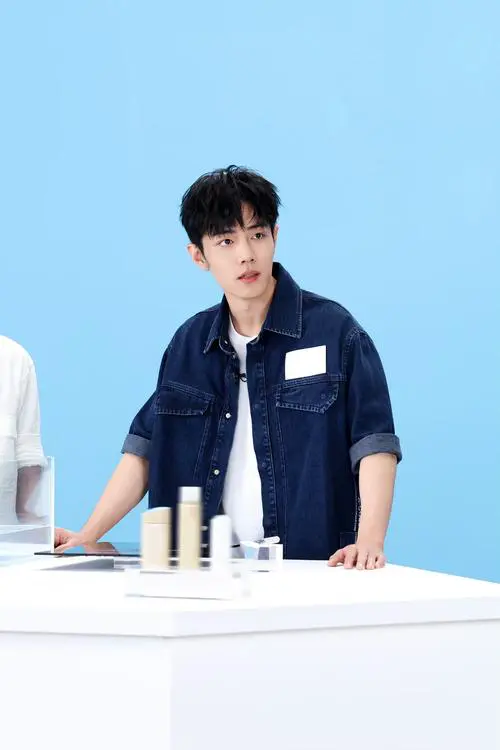 白夹克和短袖怎么搭配衣服