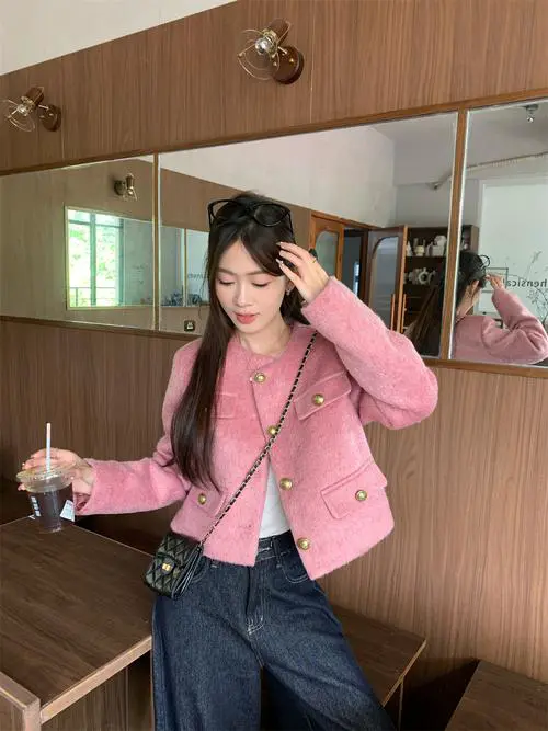 粉红色妮子外套怎么搭配衣服好看吗