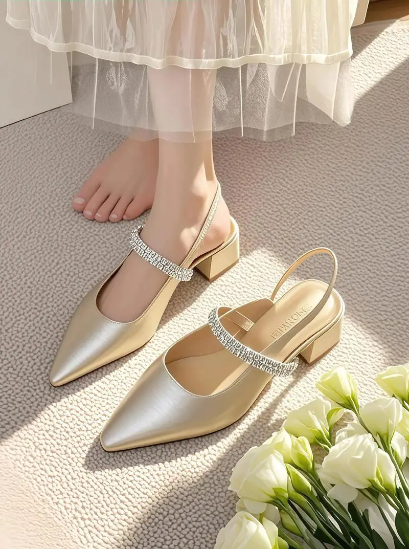 浅杏色鞋子怎么搭配