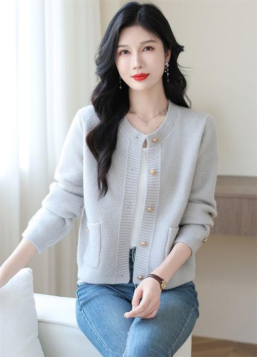 短版女装开衫毛衣外套怎么搭配好看