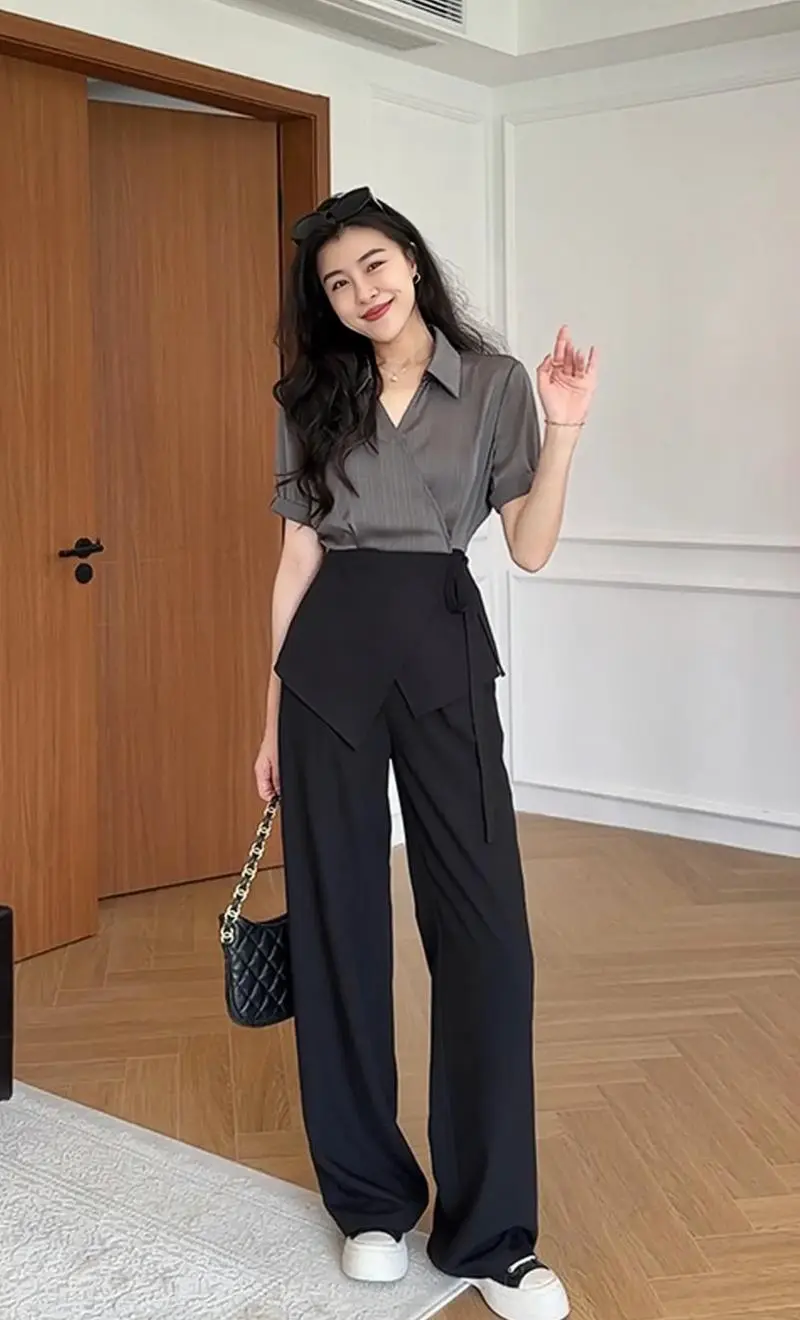 灰色衣服黑色裤子鞋子怎么搭配图片女