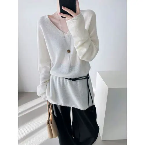 白色v领宽松毛衣怎么搭配什么外套好看