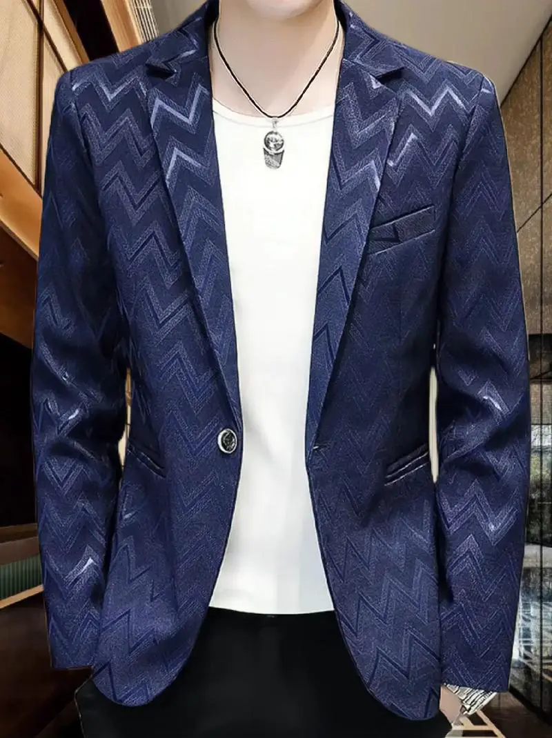 男条纹厚外套怎么搭配什么裤子