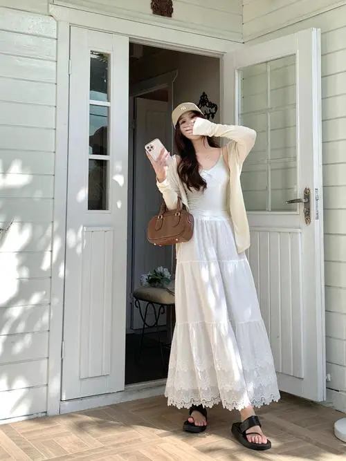 白色长款裙子怎么搭配