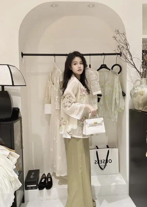 怎么卖衣服和搭配好看图片