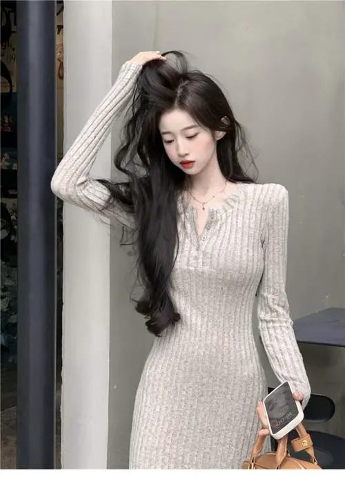 包臀的长款毛衣怎么搭配